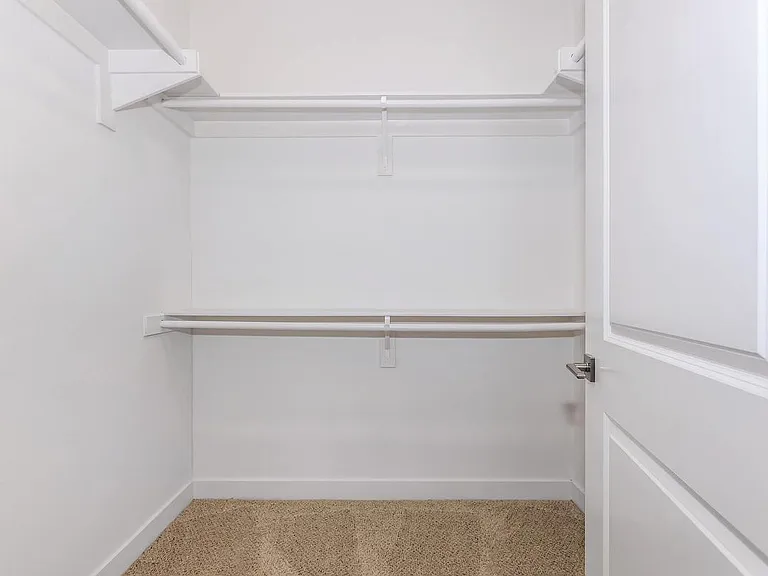 Esencia Sur Apartment Homes — Photo 39