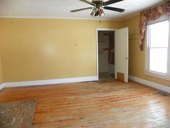 4th image of 114 S 5th St