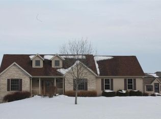 W9128 Overlook Ct, Cambridge, WI 53523