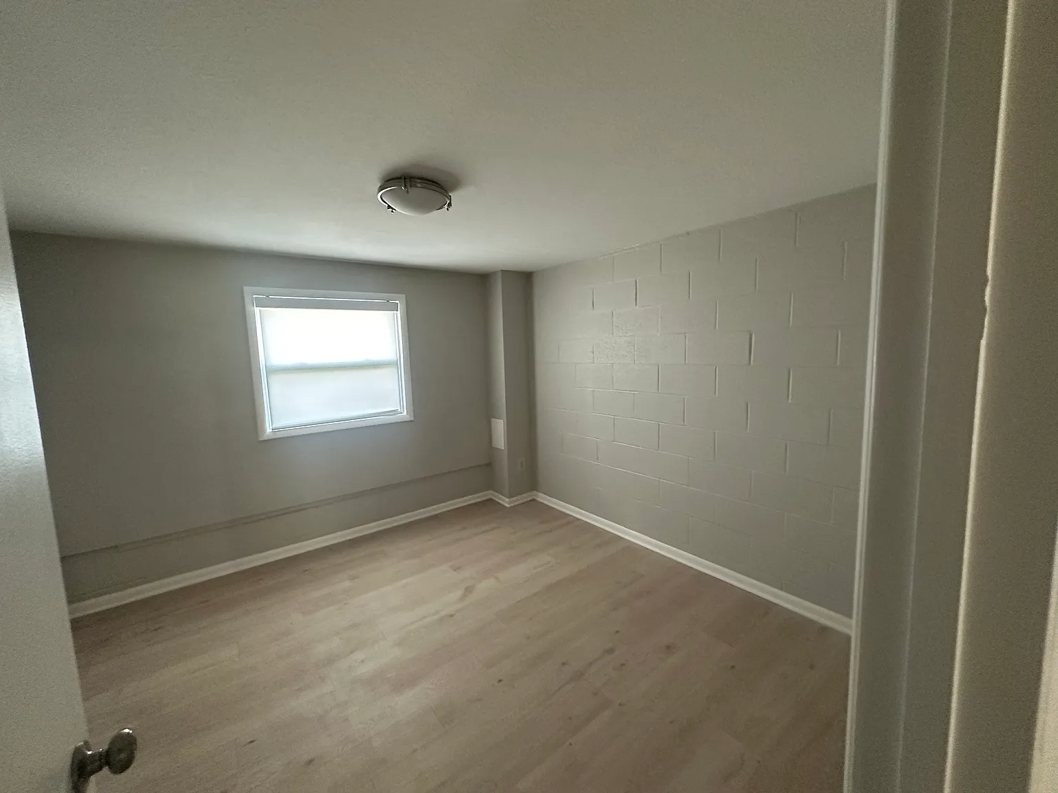 4 bed, $1,800 — Photo 2