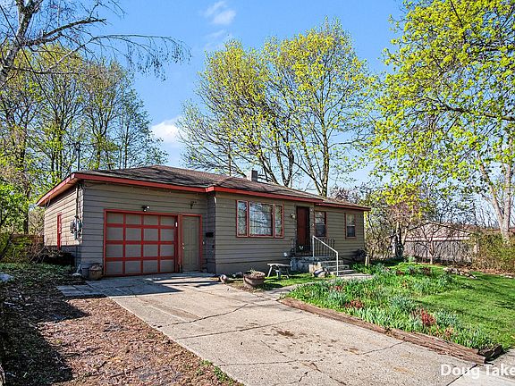 2nd image of 402 Shirley St NE