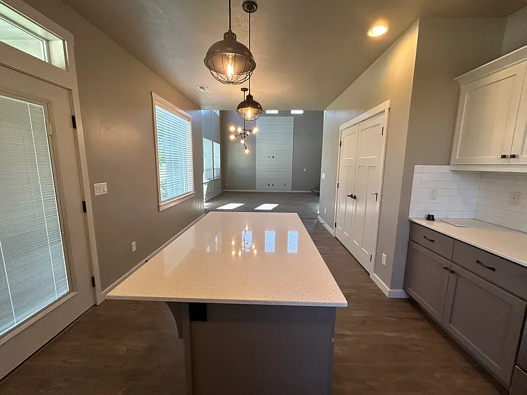 1725 E Bellalucca Ln — Photo 6