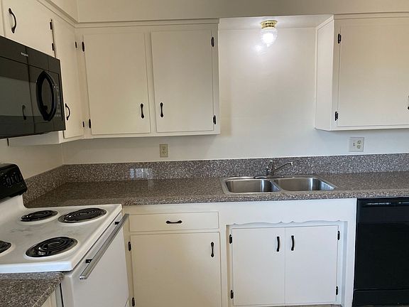 3rd image of 4401 Columbus St APT 14