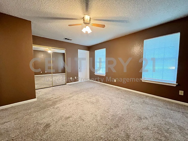 2019 Longmeadow Ct — Photo 17