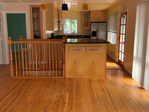 3rd image of 2271 Fleetwood Dr #1