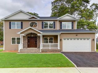 150 Grand Blvd, Massapequa Park, NY 11762