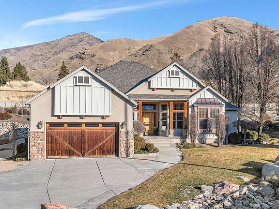 3rd image of 1052 S Cove Dr