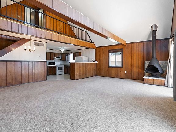 4th image of 2676 Woodcrest Dr