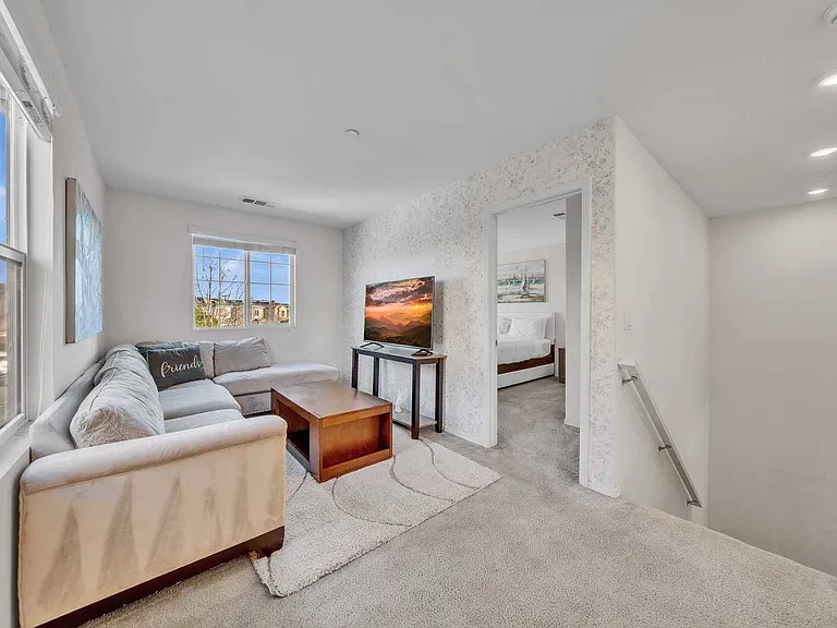 630 W Woodcrest St — Photo 11