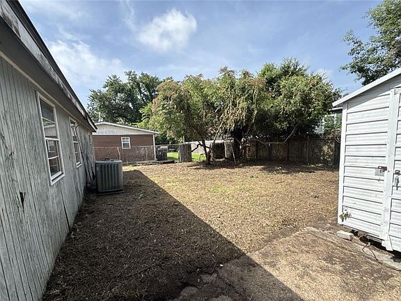 4th image of 5110 Louisa Dr