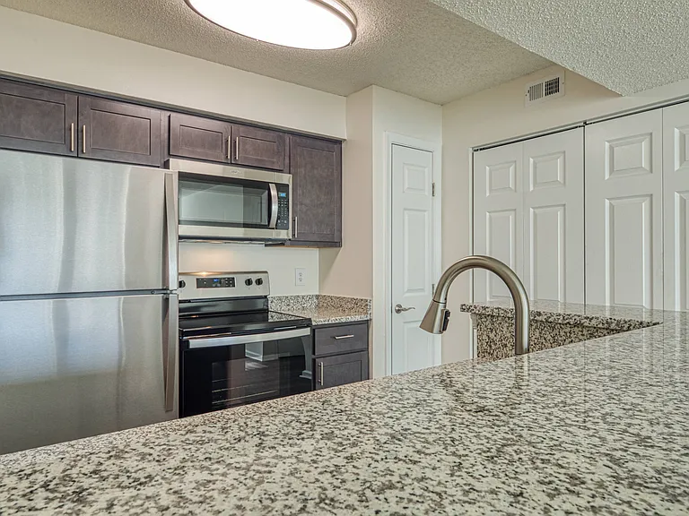 Latitudes Apartments — Photo 25