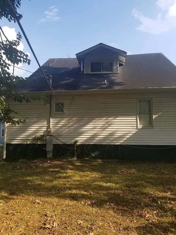 5 bed, 2.0 bath, 1583 sqft, $2,600 — Photo 2