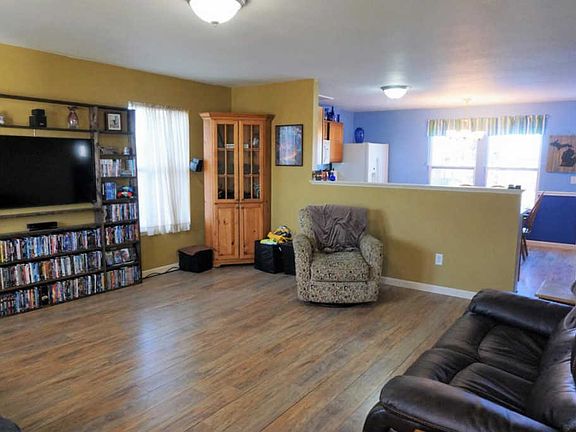 4th image of 910 Fraser Grove Dr