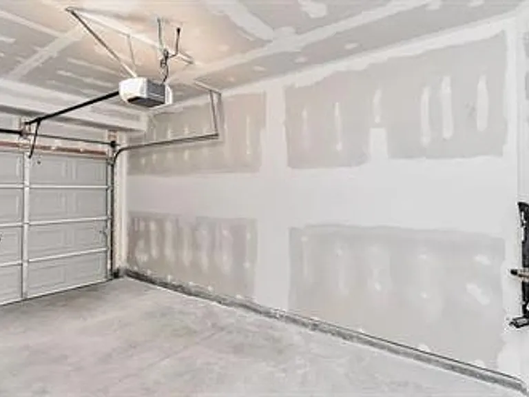 4 Glenside Dr — Photo 2