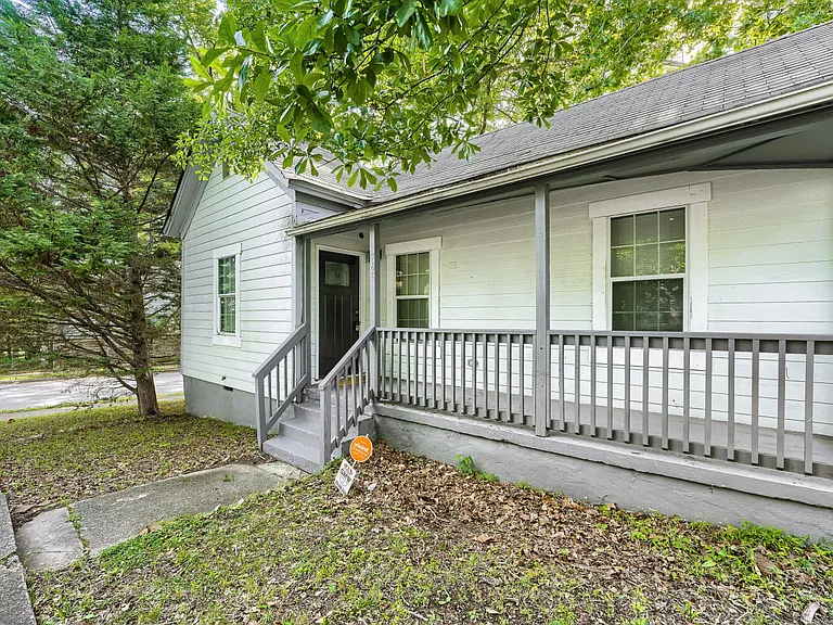 988 Coleman St SW — Photo 20