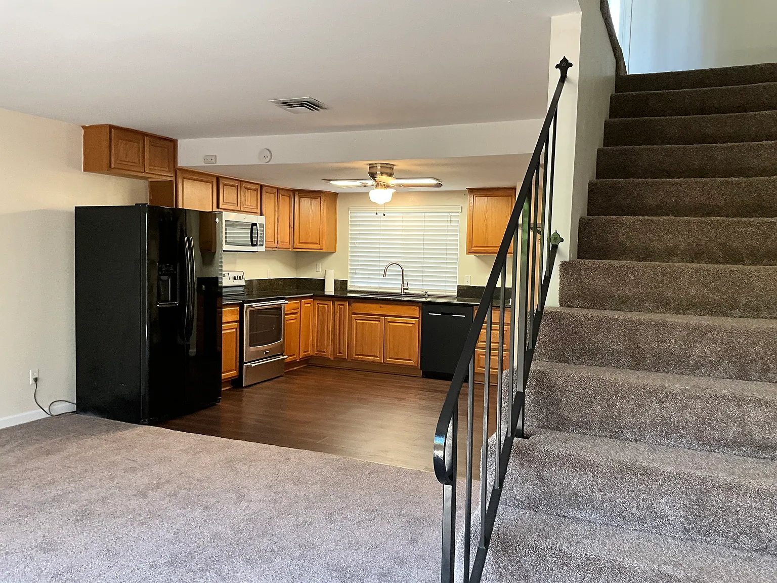 2 bed, 1.5 bath, 1008 sqft, $2,295 — Photo 3