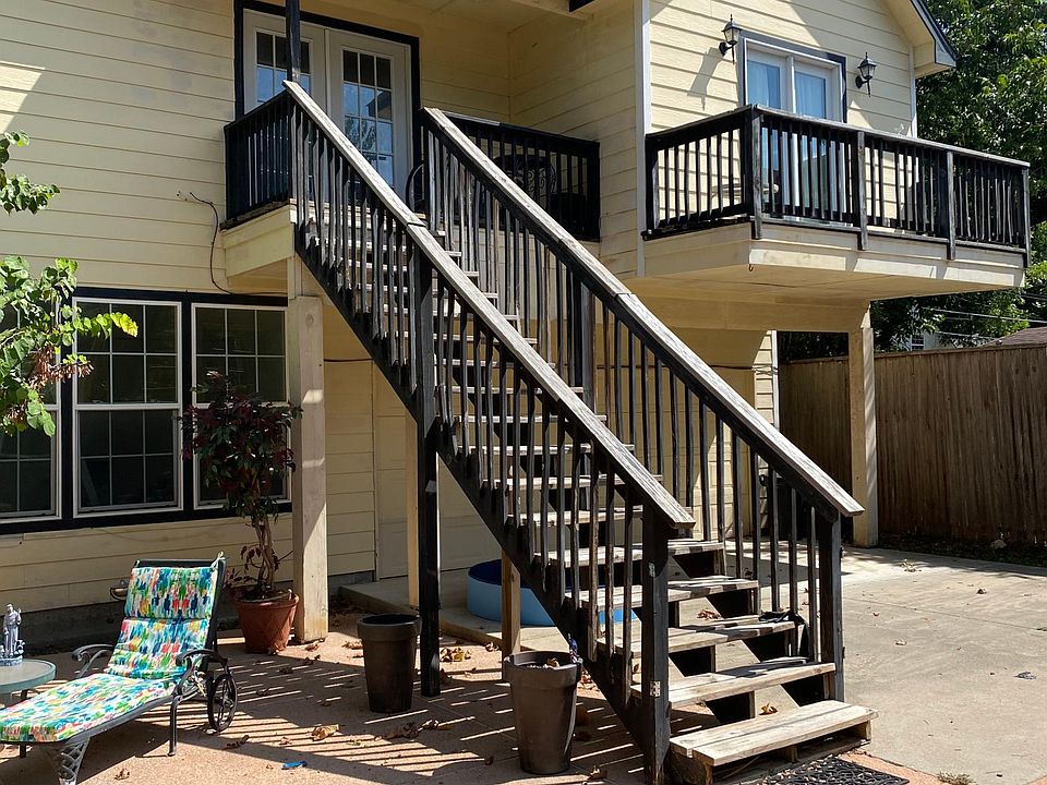 The Town House Outside