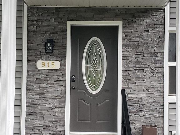 2nd image of 915 Newell Ave