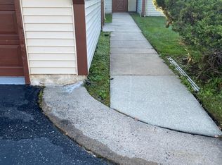 1 E Azalea Ln, Mount Laurel, NJ 08054