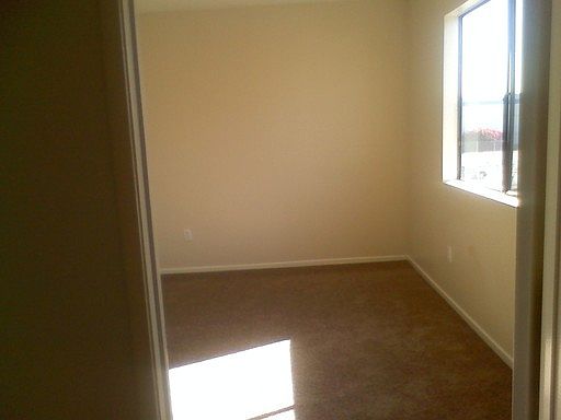 4th image of 633 Broad Ave APT 24