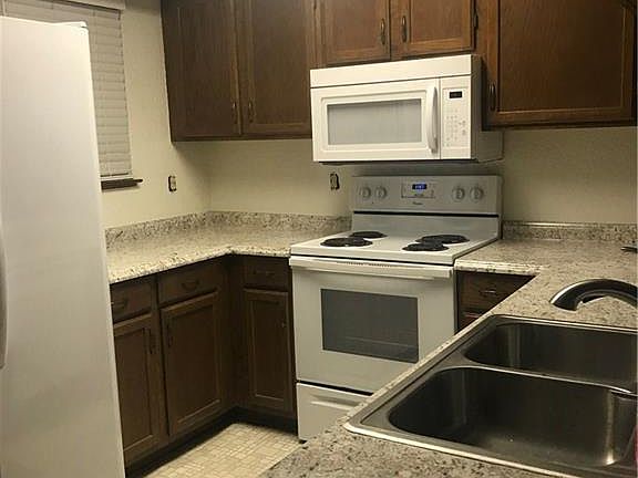 3rd image of 653 Rock St