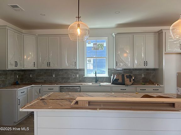 3rd image of 392 Longhill Drive