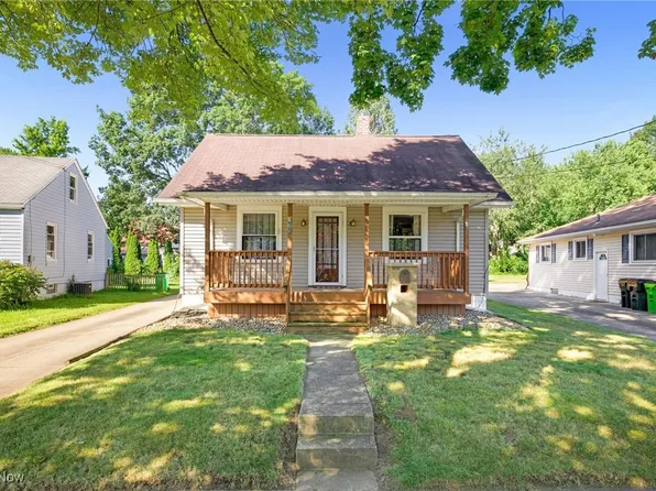 92 Waltz Dr, Barberton, OH 44203