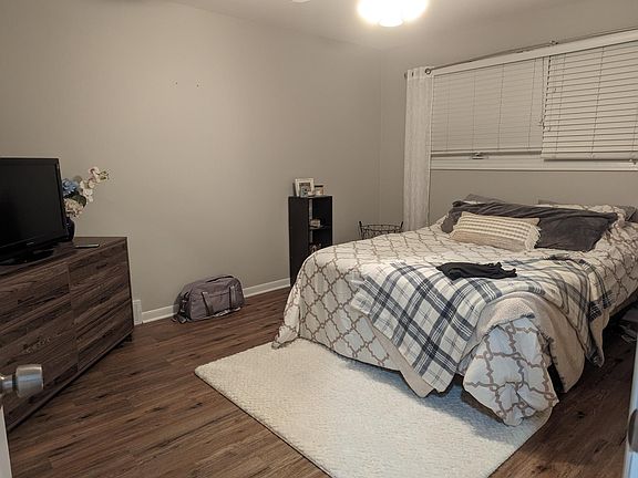 3rd image of 3111 Linwood Ave