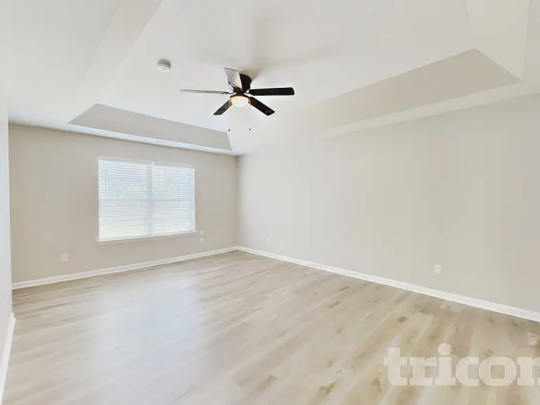 1402 Weston Ln — Photo 6