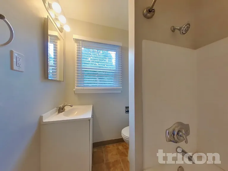 463 Park Ave — Photo 13