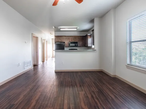 621 Bernard St APT 12, Denton, TX 76201