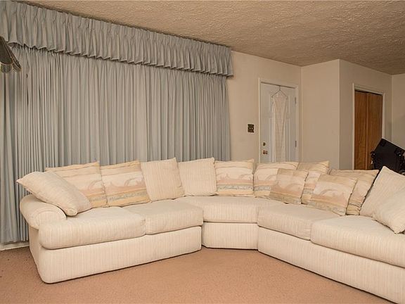3rd image of 5530 Woodside Dr