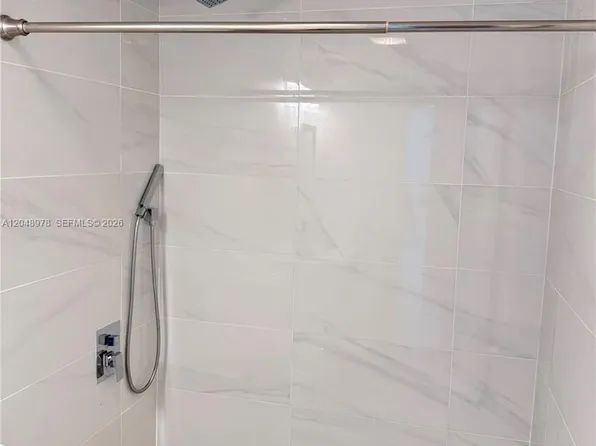 453 SW 2nd St APT 306C, Miami, FL 33130
