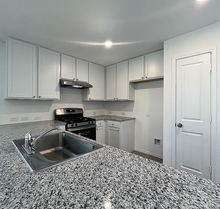2nd image of 122 Tamal Vista Dr