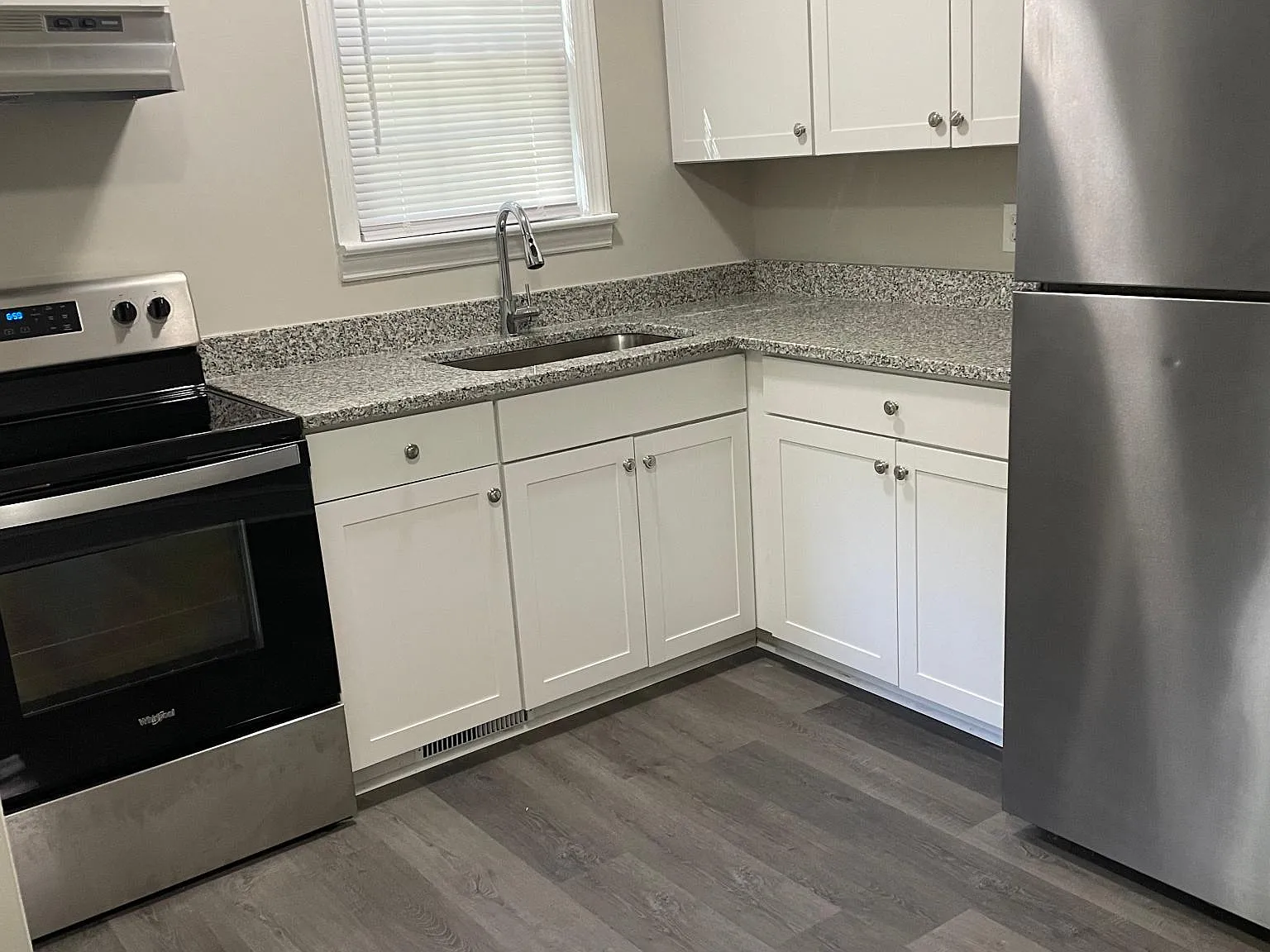 401 W Noble St — Photo 2