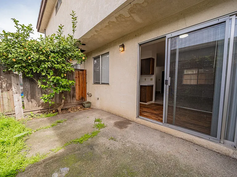 2509 Bartlett St — Photo 18
