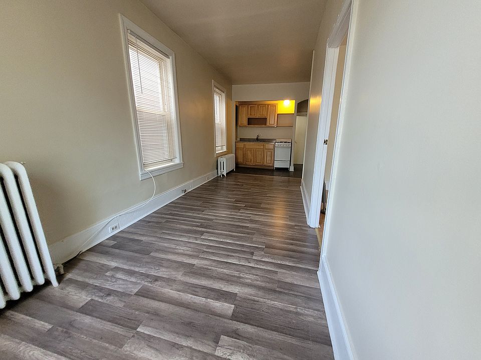 Livingroom/Kitchen (Refrigerator not shown)