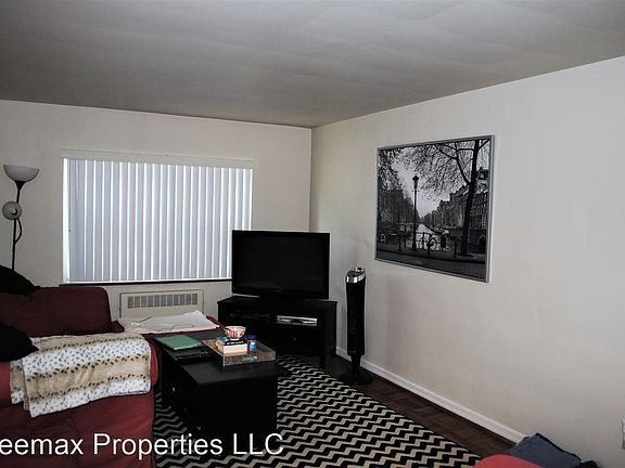 5th image of 2750 Linshaw Ct APT 2