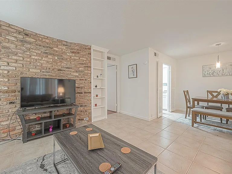 2201 Fountain View Dr #9 — Photo 9