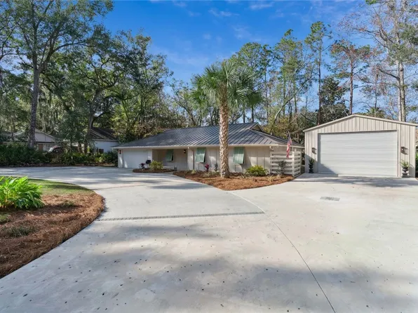127 Dodge Rd, Saint Simons Island, GA 31522