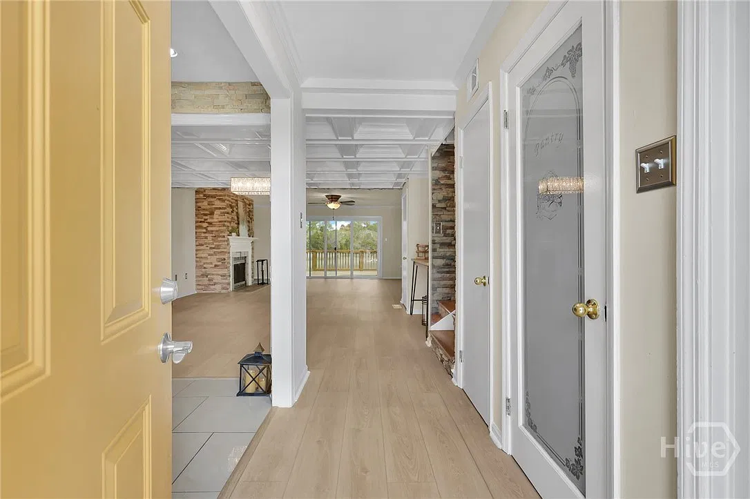 3 bed, 2.5 bath, 1735 sqft, $2,400 — Photo 2