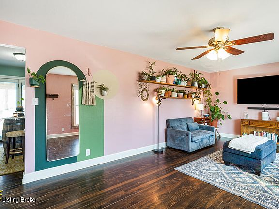2nd image of 604 Sunrise Ln