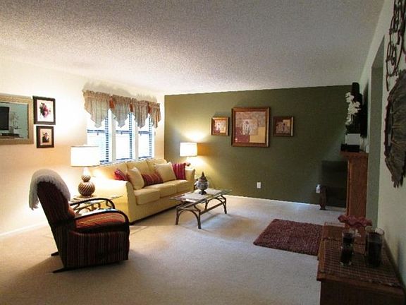 4th image of 16 Eland Ct