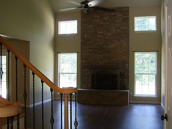3rd image of 2214 Oak Grove Dr