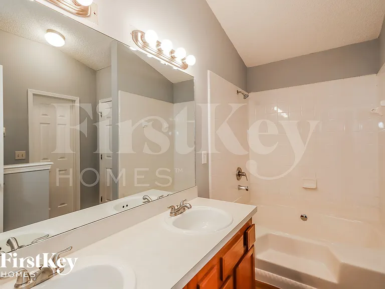2942 Biloxi Trl — Photo 8