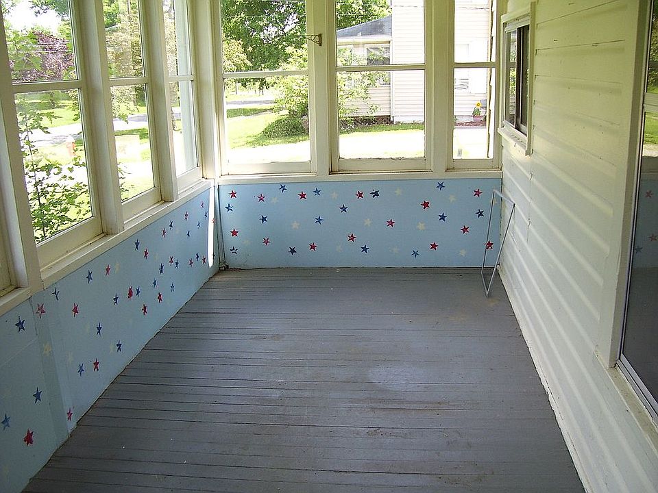 1st image of 61 Townsend St