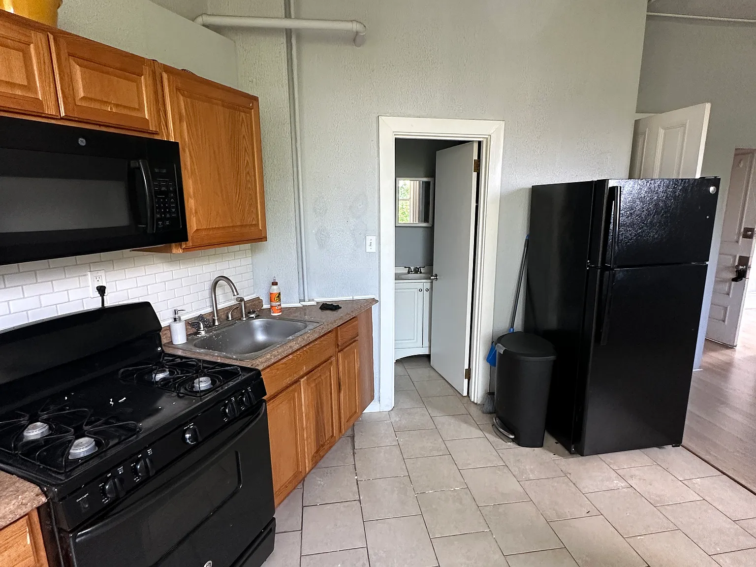 Studio, $695 — Photo 2