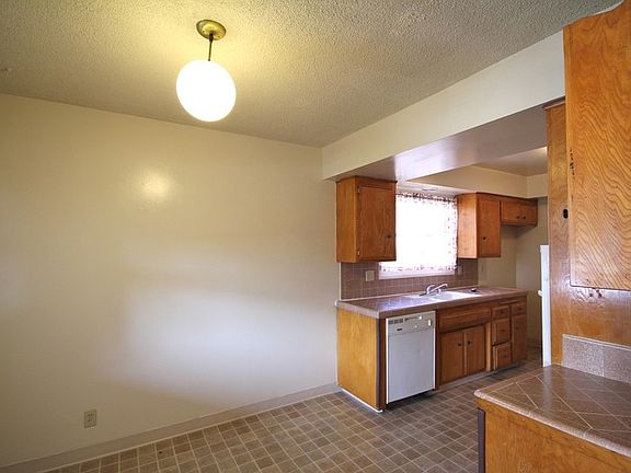 5th image of 202 S Parkwood Ave