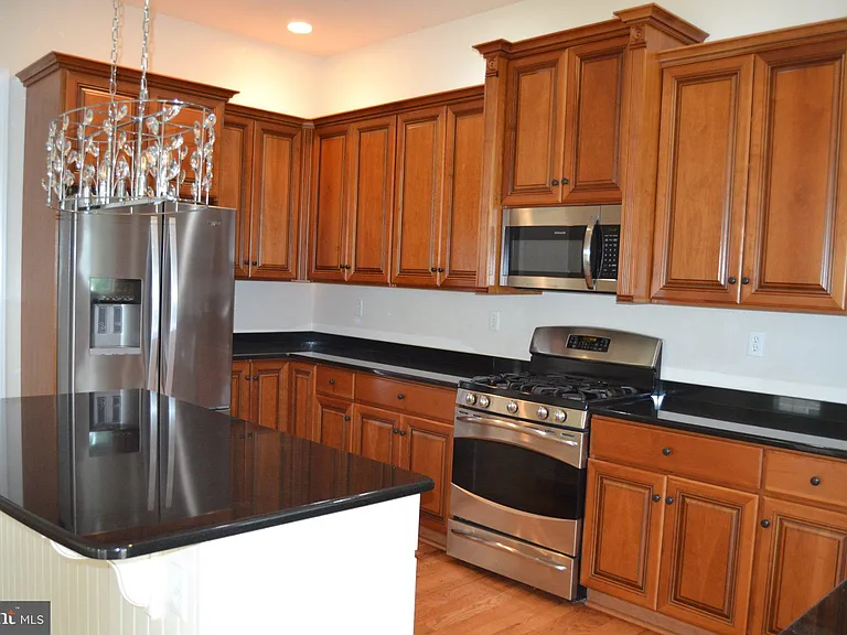 806 Wren Ln — Photo 10