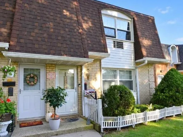 10 Glen Hollow Drive #C56, Holtsville, NY 11742